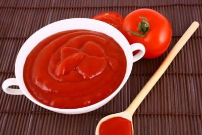 استفاده از رب گوجه‌فرنگی در رژیم غذایی روزانه، راهکار مناسبی برای محافظت پوست در برابر اشعه‌های مضر ماوراء بنفش است